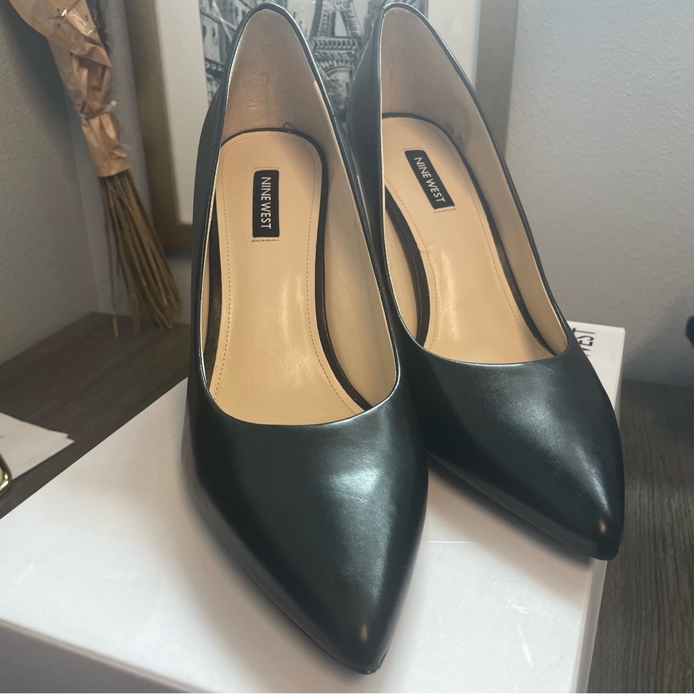 New Nine West Black Leather Pumps - 10